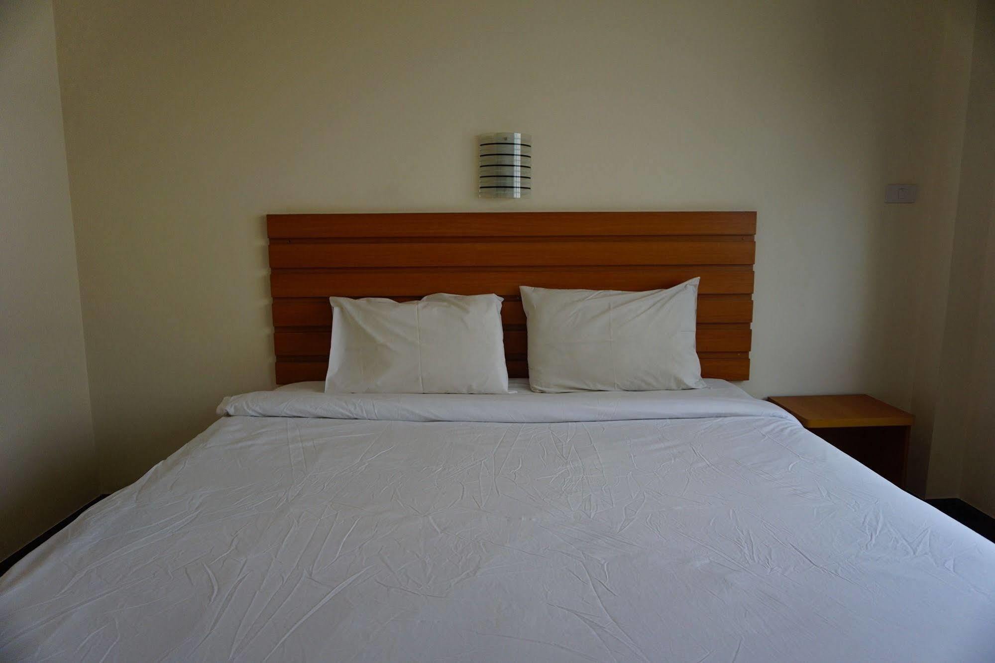 Ponburi Hotel Nan Dış mekan fotoğraf